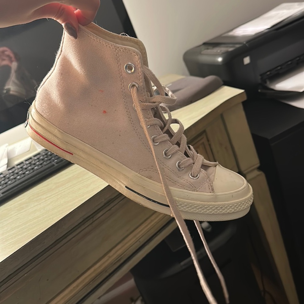 Light pink converse